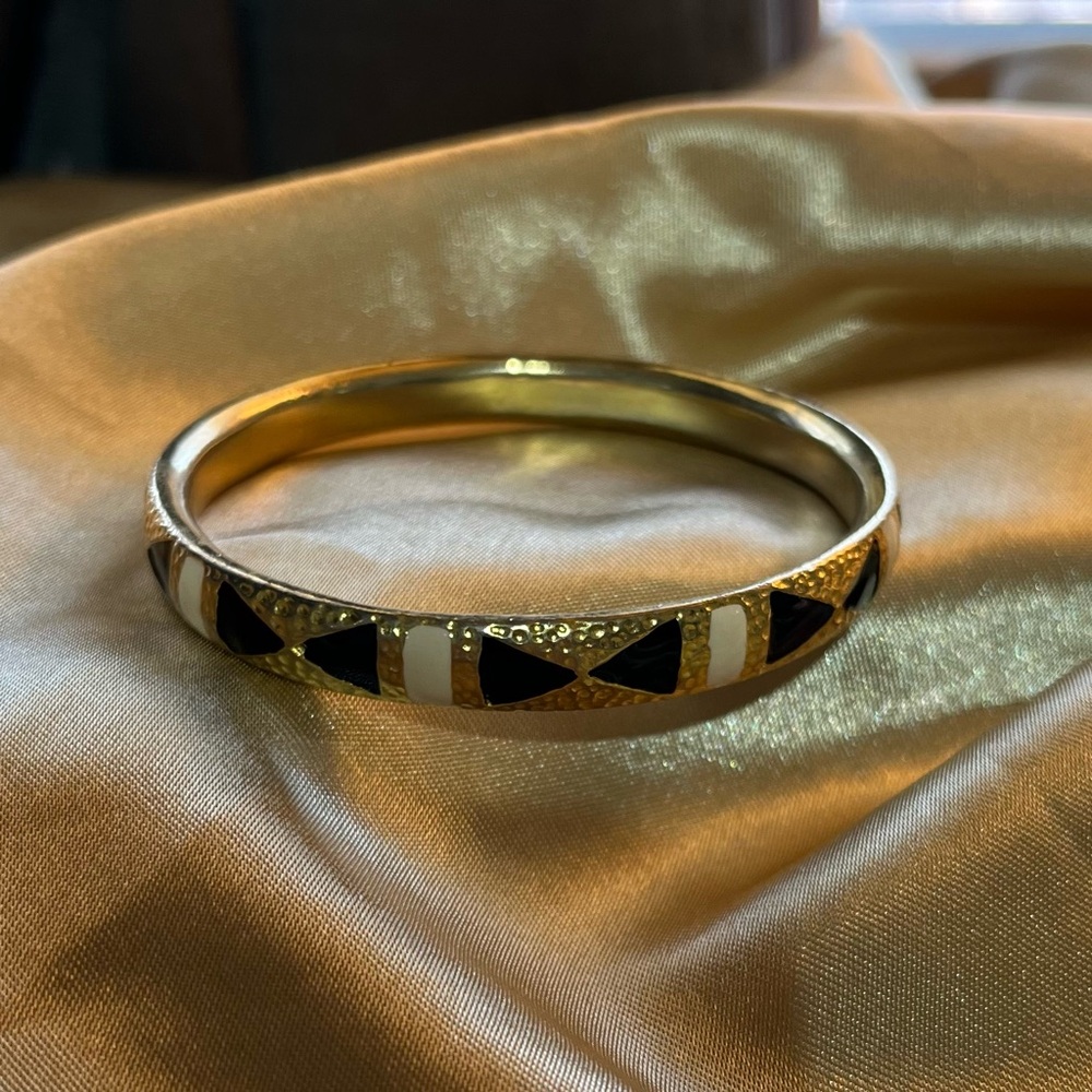 Goldstone Hammered Style Bangle with Triangle Design